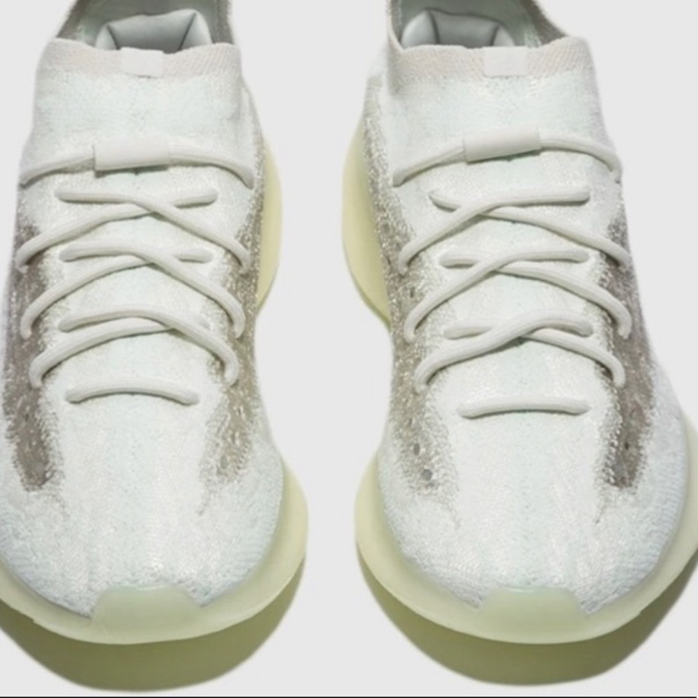 YEEZY 380 6.5 GLO LIMITED GLO… - Picture 3 of 15
